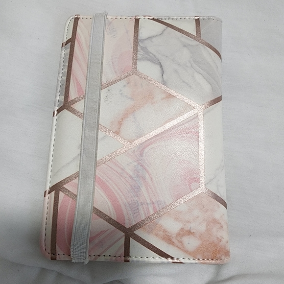 Marble colored passport holder - Picture 3 of 3